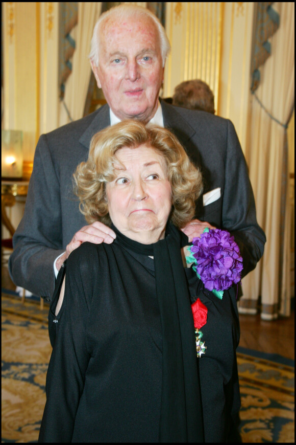 Suzy Delair et Hubert de Givenchy - Cérémonie de remise des insignes d'officier dans l'ordre national de la Légion d'honneur à Suzy Delair au ministère de la Culture le 21 février 2007.