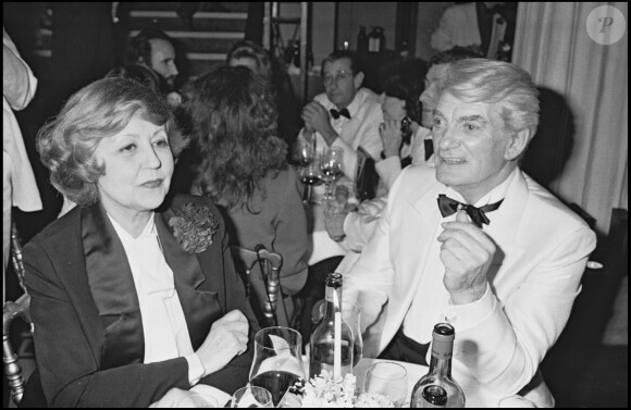 Suzy Delair et Jean Marais à la soirée de Maria Felix au "Privilège", restaurant du "Palace", à Paris, le 1er avril 1981.