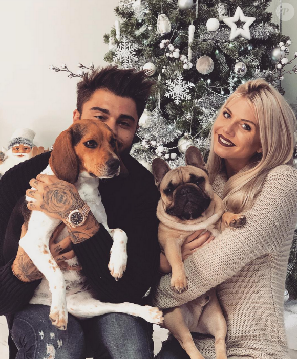 Jessica Thivenin et Thibault Garcia en compagnie de leurs deux chiens - Instagram, 18 décembre 2019