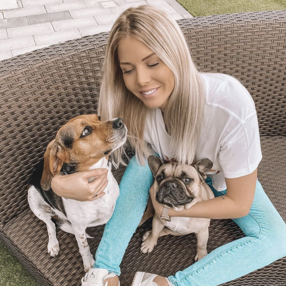 Jessica Thivenin en compagnie de ses deux chiens - Instagram, 1er mars 2020
