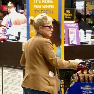 Exclusif - Patricia Arquette fait ses courses dans un supermarché à Los Angeles le 5 janvier 2020.