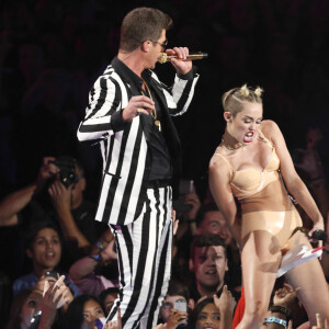 Miley Cyrus et Robin Thicke lors des MTV Video Music Awards 2013 à Brooklyn. Le 25 août 2013.