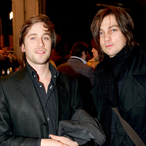 Thomas Dutronc et Fabien Cahen (ex mari de Zazie) le 31 janvier 2005 à PAris.