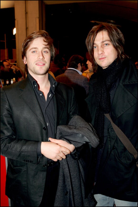 Thomas Dutronc et Fabien Cahen (ex mari de Zazie) le 31 janvier 2005 à PAris.