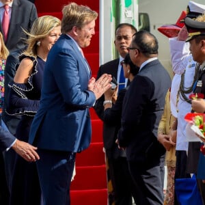 Le roi Willem-Alexander des Pays-Bas et la reine Maxima des Pays-Bas à leur arrivée à l'aéroport Halim Perdanakusuma de Jakarta, le 9 mars 2020.