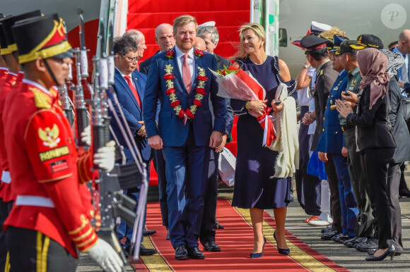 Le roi Willem-Alexander des Pays-Bas et la reine Maxima des Pays-Bas à leur arrivée à l'aéroport Halim Perdanakusuma de Jakarta, le 9 mars 2020.