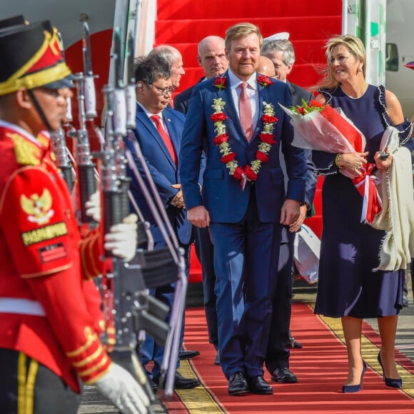 Le roi Willem-Alexander des Pays-Bas et la reine Maxima des Pays-Bas à leur arrivée à l'aéroport Halim Perdanakusuma de Jakarta, le 9 mars 2020.