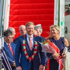 Le roi Willem-Alexander des Pays-Bas et la reine Maxima des Pays-Bas à leur arrivée à l'aéroport Halim Perdanakusuma de Jakarta, le 9 mars 2020.