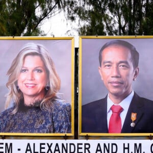 Le roi Willem-Alexander des Pays-Bas et la reine Maxima des Pays-Bas à leur arrivée à l'aéroport Halim Perdanakusuma de Jakarta, le 9 mars 2020.