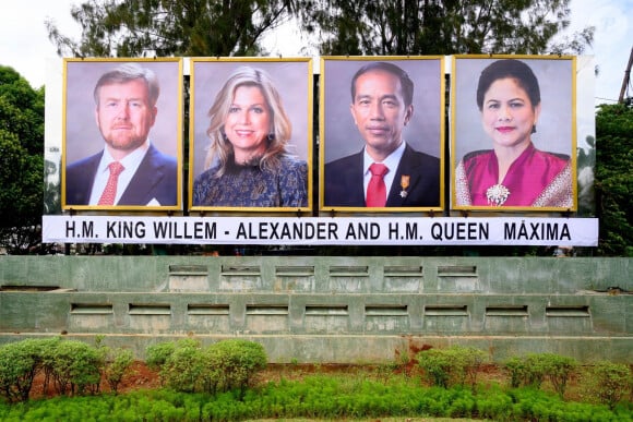 Le roi Willem-Alexander des Pays-Bas et la reine Maxima des Pays-Bas à leur arrivée à l'aéroport Halim Perdanakusuma de Jakarta, le 9 mars 2020.