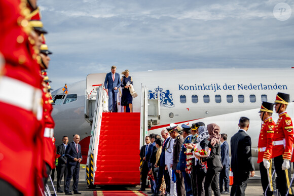 Le roi Willem-Alexander des Pays-Bas et la reine Maxima des Pays-Bas à leur arrivée à l'aéroport Halim Perdanakusuma de Jakarta, le 9 mars 2020.