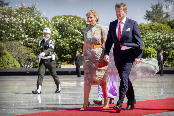 Le roi Willem-Alexander et la reine Maxima des Pays-Bas ont déposé une gerbe de fleurs lors d'une cérémonie hommage au cimetière des héros de Kalibata à Jakarta, à l'occasion d'un voyage officiel en Indonésie, le 10 mars 2020