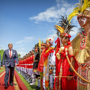 Le roi Willem-Alexander et la reine Maxima des Pays-Bas ont été accueillis par le président Joao Widodo et sa femme Iriana au palais présidentiel de Jakarta, à l'occasion d'un voyage officiel en Indonésie, le 10 mars 2020.