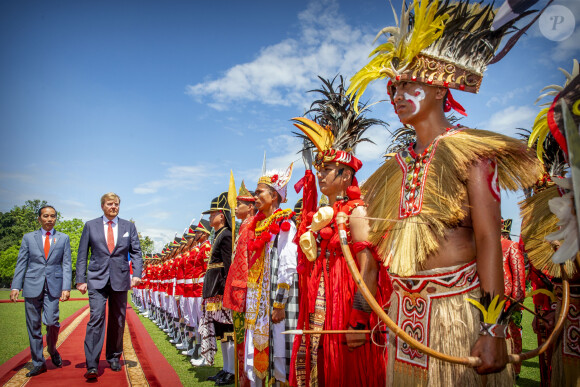 Le roi Willem-Alexander et la reine Maxima des Pays-Bas ont été accueillis par le président Joao Widodo et sa femme Iriana au palais présidentiel de Jakarta, à l'occasion d'un voyage officiel en Indonésie, le 10 mars 2020.
