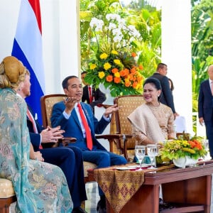 Le roi Willem-Alexander et la reine Maxima des Pays-Bas ont été accueillis par le président Joao Widodo et sa femme Iriana au palais présidentiel de Jakarta, à l'occasion d'un voyage officiel en Indonésie, le 10 mars 2020.