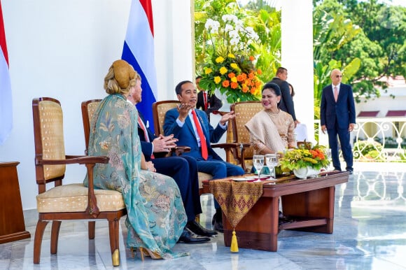 Le roi Willem-Alexander et la reine Maxima des Pays-Bas ont été accueillis par le président Joao Widodo et sa femme Iriana au palais présidentiel de Jakarta, à l'occasion d'un voyage officiel en Indonésie, le 10 mars 2020.