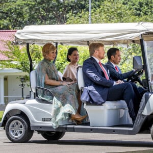 Le roi Willem-Alexander et la reine Maxima des Pays-Bas ont été accueillis par le président Joao Widodo et sa femme Iriana au palais présidentiel de Jakarta, à l'occasion d'un voyage officiel en Indonésie, le 10 mars 2020.