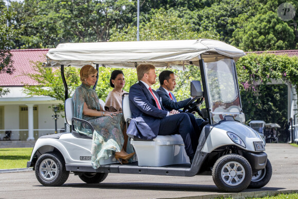 Le roi Willem-Alexander et la reine Maxima des Pays-Bas ont été accueillis par le président Joao Widodo et sa femme Iriana au palais présidentiel de Jakarta, à l'occasion d'un voyage officiel en Indonésie, le 10 mars 2020.