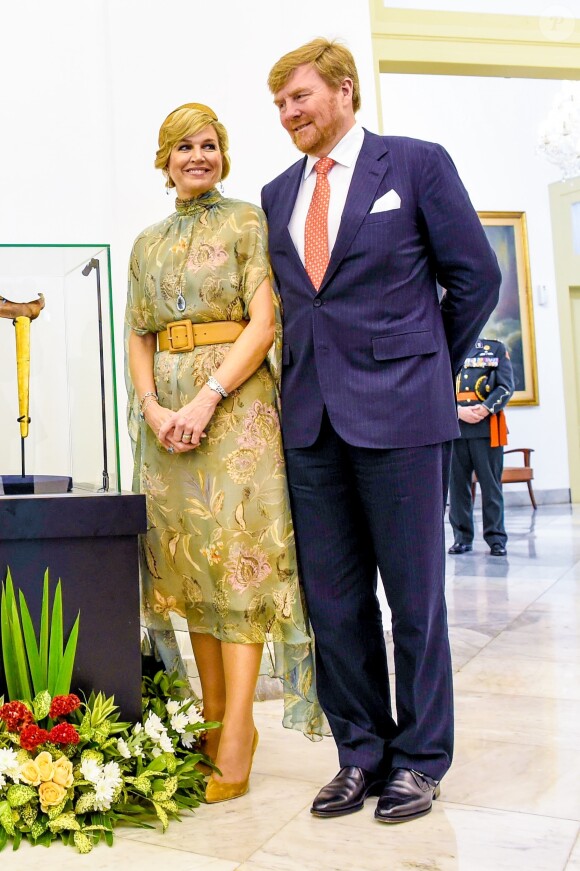 Le roi Willem-Alexander et la reine Maxima des Pays-Bas ont été accueillis par le président Joao Widodo et sa femme Iriana au palais présidentiel de Jakarta, à l'occasion d'un voyage officiel en Indonésie, le 10 mars 2020.