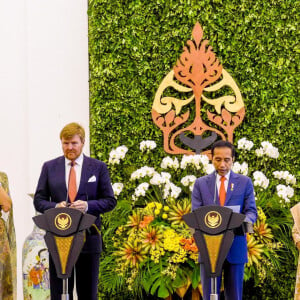 Le roi Willem-Alexander et la reine Maxima des Pays-Bas ont été accueillis par le président Joao Widodo et sa femme Iriana au palais présidentiel de Jakarta, à l'occasion d'un voyage officiel en Indonésie, le 10 mars 2020.