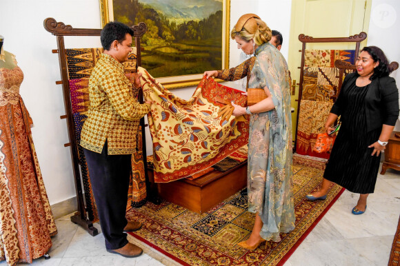 Le roi Willem-Alexander et la reine Maxima des Pays-Bas ont été accueillis par le président Joao Widodo et sa femme Iriana au palais présidentiel de Jakarta, à l'occasion d'un voyage officiel en Indonésie, le 10 mars 2020.