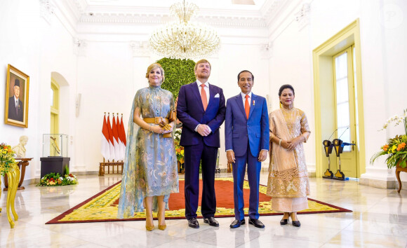 Le roi Willem-Alexander et la reine Maxima des Pays-Bas ont été accueillis par le président Joao Widodo et sa femme Iriana au palais présidentiel de Jakarta, à l'occasion d'un voyage officiel en Indonésie, le 10 mars 2020.