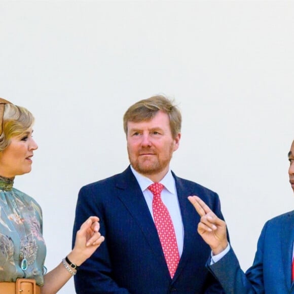 Le roi Willem-Alexander et la reine Maxima des Pays-Bas ont été accueillis par le président Joao Widodo et sa femme Iriana au palais présidentiel de Jakarta, à l'occasion d'un voyage officiel en Indonésie, le 10 mars 2020.