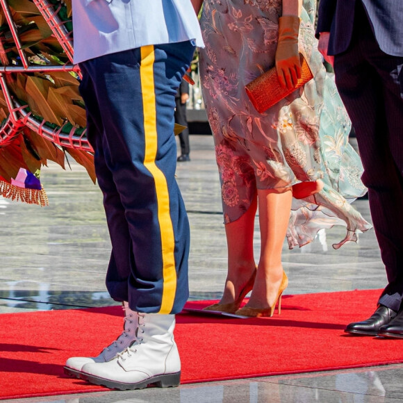 Le roi Willem-Alexander et la reine Maxima des Pays-Bas ont déposé une gerbe de fleurs lors d'une cérémonie hommage au cimetière des héros de Kalibata à Jakarta, à l'occasion d'un voyage officiel en Indonésie, le 10 mars 2020
