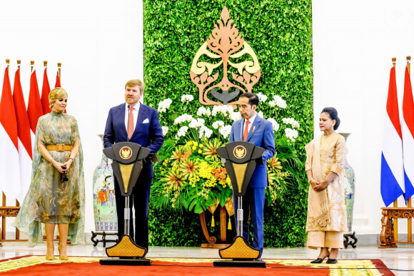 Le roi Willem-Alexander et la reine Maxima des Pays-Bas ont été accueillis par le président Joao Widodo et sa femme Iriana au palais présidentiel de Jakarta, à l'occasion d'un voyage officiel en Indonésie, le 10 mars 2020.