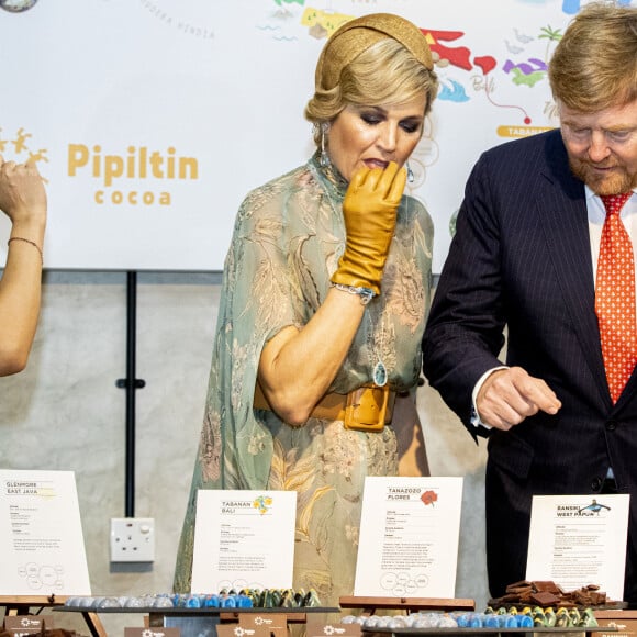 Le roi Willem-Alexander et la reine Maxima des Pays-Bas visitent l'usine de chocolat Pipiltin à Jakarta, à l'occasion d'un voyage officiel de 4 jours en Indonésie. Le 10 mars 2020  King Willem-Alexander and Queen Maxima of The Netherlands visit Pipiltin chocolate factory in Jakarta, Indonesia, 10 March 2020. The Dutch King and Queen are in Indonesia for their 4 day State Visit.10/03/2020 - Jakarta