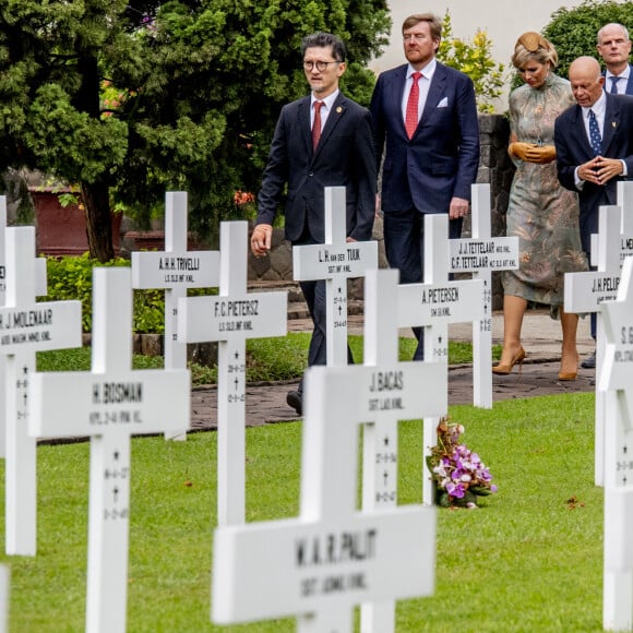 Le roi Willem-Alexander et la reine Maxima des Pays-Bas lors d'une cérémonie commémorative au cimetière Menteng Pulo à Jakarta, à l'occasion d'un voyage officiel en Indonésie. Le 10 mars 2020  King Willem-Alexander and Queen Maxima of The Netherlands during a wreath laying ceremony at the Dutch remembrance field Menteng Pulo in Jakarta, Indonesia, 10 March 2020. The Dutch King and Queen are in Indonesia for their 4 day State Visit. Photo: Patrick van Katwijk/BSR Agency10/03/2020 - Jakarta