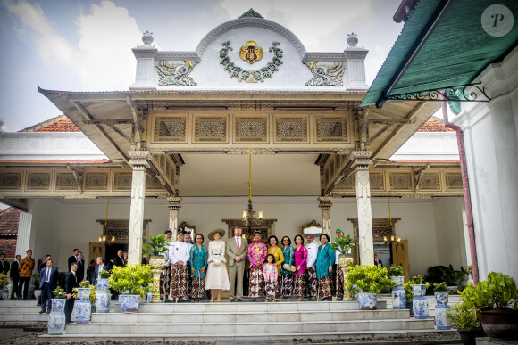 Le roi Willem-Alexander et la reine Maxima des Pays-Bas reçus par le sultan Hamengku Buwono et Radu Hemas au palais Kraton à Yogyakarta, lors d'une cérémonie d'accueil, à l'occasion d'un voyage officiel en Indonésie. Le 11 mars 2020  King Willem-Alexander and Queen Maxima of The Netherlands are welcomed by His Highness Sri Sultan Hamengku Buwono X and Her Highness Radu Hemas at Kraton Palace during an official welcome ceremony in Yogyakarta in Indonesia, 11 March 2020. The Dutch King and Queen are in Indonesia for their 4 day State Visit. Photo: Patrick van Katwijk / BSR Agency11/03/2020 - Yogyakarta
