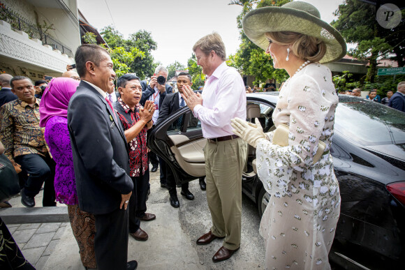 Le roi Willem-Alexander et la reine Maxima des Pays-Bas se sont rendus à Kampoeng Connected et au magasin The voice of Jogja à Yogyakarta, à l'occasion d'un voyage officiel en Indonésie. Le 11 mars 2020  King Willem-Alexander and Queen Maxima of The Netherlands visit Kampoeng Connected and the shop The Voice of Jogja in Yogyakarta in Indonesia, 11 March 2020. The Dutch King and Queen are in Indonesia for their 4 day State Visit. Connected Kampong is a village next to the Palace of Kraton, houses in the village were connected years ago during a special project to the internet that made economic and social activities possible. The shop Voice of Jogja sells Batik shirts.11/03/2020 - Yogyakarta