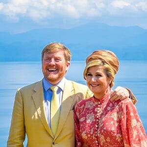 Le roi Willem-Alexander et la reine Maxima des Pays-Bas visitent Toba Samosir lors de leur voyage officiel en Indonésie, le 11 mars 2020.  King Willem-Alexander and Queen Maxima of The Netherlands posing at the Toba Samosir during their State Visit to Indonesia.11/03/2020 - Sumatra