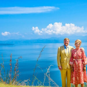 Le roi Willem-Alexander et la reine Maxima des Pays-Bas visitent Toba Samosir lors de leur voyage officiel en Indonésie, le 11 mars 2020.  King Willem-Alexander and Queen Maxima of The Netherlands posing at the Toba Samosir during their State Visit to Indonesia.11/03/2020 - Sumatra