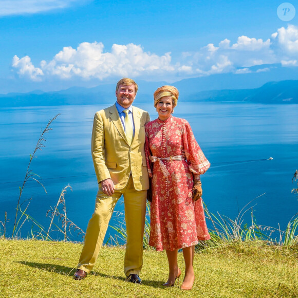 Le roi Willem-Alexander et la reine Maxima des Pays-Bas visitent Toba Samosir lors de leur voyage officiel en Indonésie, le 11 mars 2020.  King Willem-Alexander and Queen Maxima of The Netherlands posing at the Toba Samosir during their State Visit to Indonesia.11/03/2020 - Sumatra
