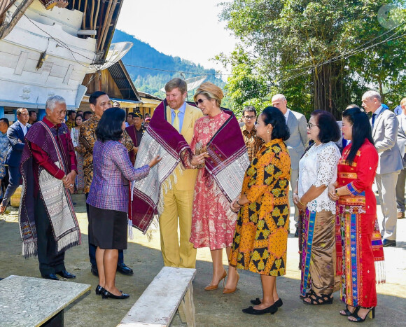 Le roi Willem-Alexander et la reine Maxima des Pays-Bas visitent Toba Samosir lors de leur voyage officiel en Indonésie, le 11 mars 2020.  King Willem-Alexander and Queen Maxima of The Netherlands posing at the Toba Samosir during their State Visit to Indonesia.11/03/2020 - Sumatra