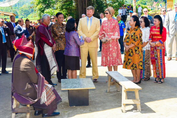Le roi Willem-Alexander et la reine Maxima des Pays-Bas visitent Toba Samosir lors de leur voyage officiel en Indonésie, le 11 mars 2020.  King Willem-Alexander and Queen Maxima of The Netherlands posing at the Toba Samosir during their State Visit to Indonesia.11/03/2020 - Sumatra
