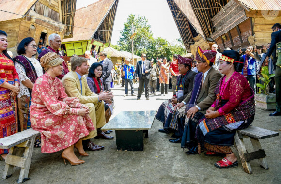 Le roi Willem-Alexander et la reine Maxima des Pays-Bas visitent Toba Samosir lors de leur voyage officiel en Indonésie, le 11 mars 2020.  King Willem-Alexander and Queen Maxima of The Netherlands posing at the Toba Samosir during their State Visit to Indonesia.11/03/2020 - Sumatra