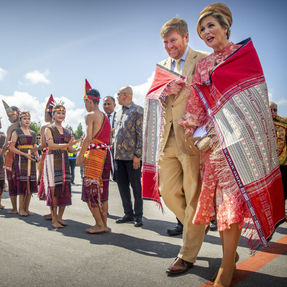 Le roi Willem-Alexander et la reine Maxima des Pays-Bas visitent Batak dans le hameau de Siambat Dalan, village de Lintong Nihuta, lors de leur voyage officiel en Indonésie, le 12 mars 2020.  King Willem-Alexander and Queen Maxima of The Netherlands arrive at the airport Silangit in Sumatra, Indonesia, 12 March 2020. The Dutch King and Queen are in Indonesia for their 3 day State Visit.12/03/2020 - Tobalake