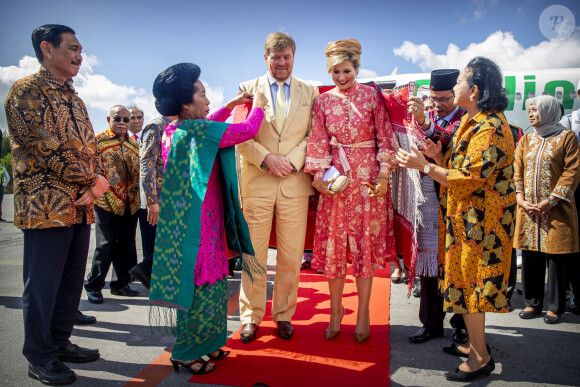 Le roi Willem-Alexander et la reine Maxima des Pays-Bas visitent Batak dans le hameau de Siambat Dalan, village de Lintong Nihuta, lors de leur voyage officiel en Indonésie, le 12 mars 2020.  King Willem-Alexander and Queen Maxima of The Netherlands arrive at the airport Silangit in Sumatra, Indonesia, 12 March 2020. The Dutch King and Queen are in Indonesia for their 3 day State Visit.12/03/2020 - Tobalake