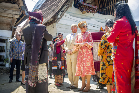 Le roi Willem-Alexander et la reine Maxima des Pays-Bas visitent Batak dans le hameau de Siambat Dalan, village de Lintong Nihuta, lors de leur voyage officiel en Indonésie, le 12 mars 2020.  King Willem-Alexander and Queen Maxima of The Netherlands arrive at the airport Silangit in Sumatra, Indonesia, 12 March 2020. The Dutch King and Queen are in Indonesia for their 3 day State Visit.12/03/2020 - Tobalake