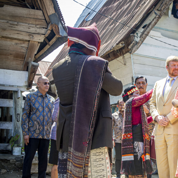 Le roi Willem-Alexander et la reine Maxima des Pays-Bas visitent Batak dans le hameau de Siambat Dalan, village de Lintong Nihuta, lors de leur voyage officiel en Indonésie, le 12 mars 2020.  King Willem-Alexander and Queen Maxima of The Netherlands arrive at the airport Silangit in Sumatra, Indonesia, 12 March 2020. The Dutch King and Queen are in Indonesia for their 3 day State Visit.12/03/2020 - Tobalake