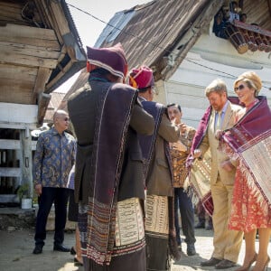 Le roi Willem-Alexander et la reine Maxima des Pays-Bas visitent Batak dans le hameau de Siambat Dalan, village de Lintong Nihuta, lors de leur voyage officiel en Indonésie, le 12 mars 2020.  King Willem-Alexander and Queen Maxima of The Netherlands arrive at the airport Silangit in Sumatra, Indonesia, 12 March 2020. The Dutch King and Queen are in Indonesia for their 3 day State Visit.12/03/2020 - Tobalake