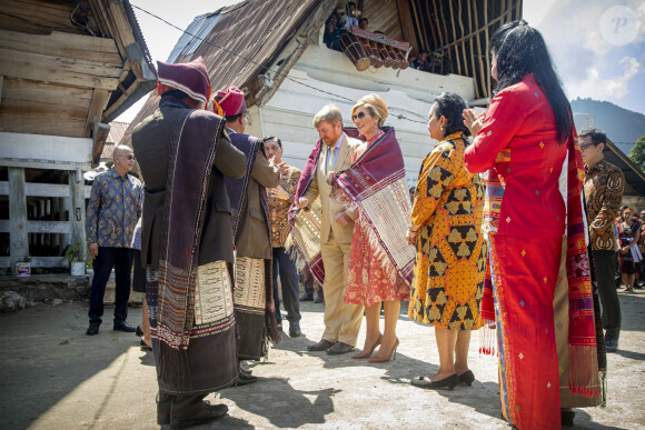 Le roi Willem-Alexander et la reine Maxima des Pays-Bas visitent Batak dans le hameau de Siambat Dalan, village de Lintong Nihuta, lors de leur voyage officiel en Indonésie, le 12 mars 2020.  King Willem-Alexander and Queen Maxima of The Netherlands arrive at the airport Silangit in Sumatra, Indonesia, 12 March 2020. The Dutch King and Queen are in Indonesia for their 3 day State Visit.12/03/2020 - Tobalake