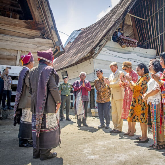 Le roi Willem-Alexander et la reine Maxima des Pays-Bas visitent Batak dans le hameau de Siambat Dalan, village de Lintong Nihuta, lors de leur voyage officiel en Indonésie, le 12 mars 2020.  King Willem-Alexander and Queen Maxima of The Netherlands arrive at the airport Silangit in Sumatra, Indonesia, 12 March 2020. The Dutch King and Queen are in Indonesia for their 3 day State Visit.12/03/2020 - Tobalake