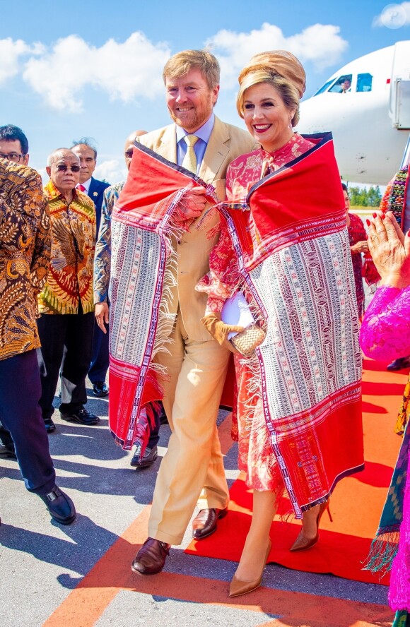 Le roi Willem Alexander et la reine Maxima, en visite d'état en Indonésie, posent sur L'île de Samosir, située sur le lac Toba le 11 mars 2020.  Sumatra, Indonesia - King Willem-Alexander and Queen Maxima of The Netherlands posing at the Toba Samosir during their State Visit to Indonesia.11/03/2020 - Sumatra