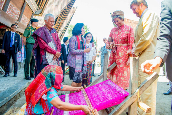 Le roi Willem Alexander et la reine Maxima, en visite d'état en Indonésie, posent sur L'île de Samosir, située sur le lac Toba le 11 mars 2020.  Sumatra, Indonesia - King Willem-Alexander and Queen Maxima of The Netherlands posing at the Toba Samosir during their State Visit to Indonesia.11/03/2020 - Sumatra