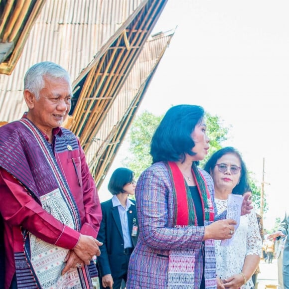 Le roi Willem Alexander et la reine Maxima, en visite d'état en Indonésie, posent sur L'île de Samosir, située sur le lac Toba le 11 mars 2020.  Sumatra, Indonesia - King Willem-Alexander and Queen Maxima of The Netherlands posing at the Toba Samosir during their State Visit to Indonesia.11/03/2020 - Sumatra