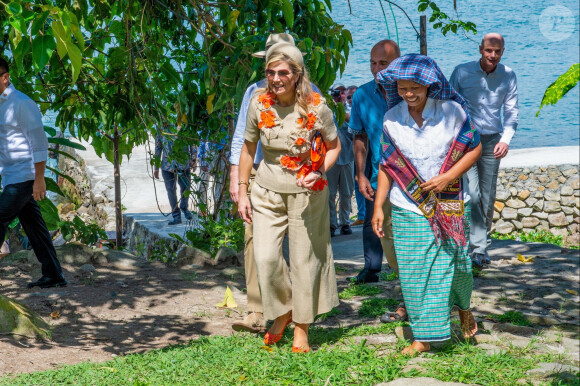 Le roi Willem Alexander et la reine Maxima, en visite d'état en Indonésie, posent sur L'île de Samosir, située sur le lac Toba le 11 mars 2020.  Sumatra, Indonesia - King Willem-Alexander and Queen Maxima of The Netherlands posing at the Toba Samosir during their State Visit to Indonesia.11/03/2020 - Sumatra